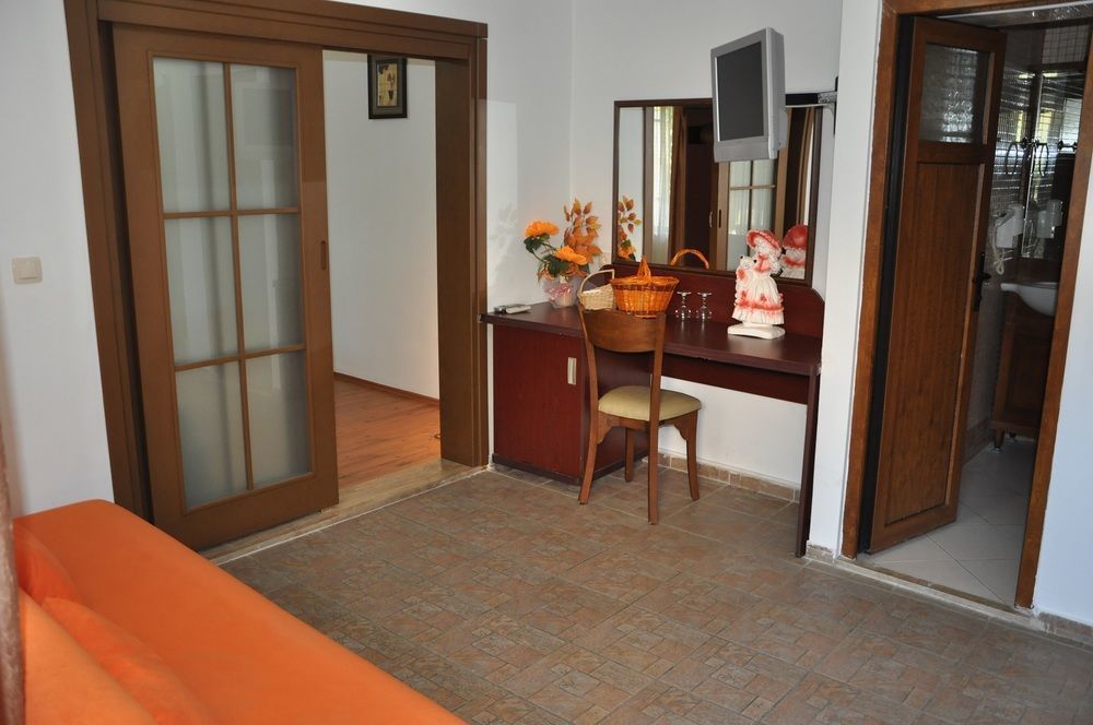 Longhouse Inn Hotel ダルヤン エクステリア 写真